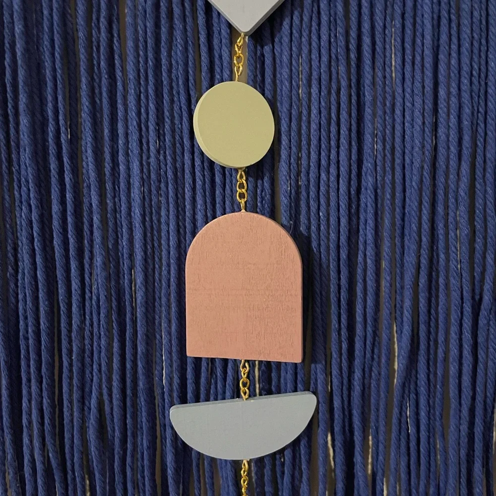 Blue macrame wall hanger - Picture 5 of 5